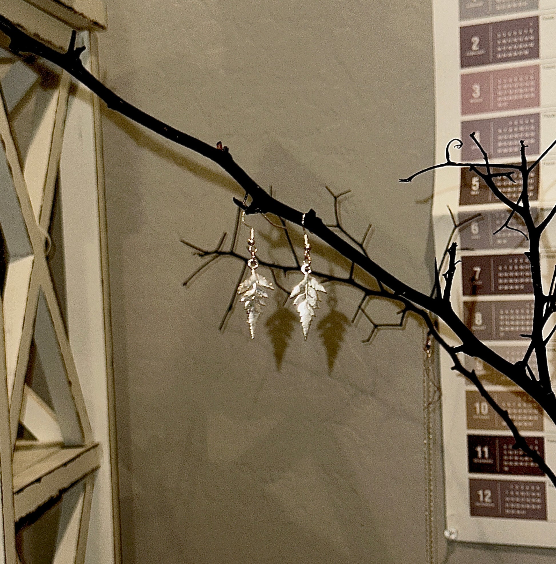 Leaf dangling earrings