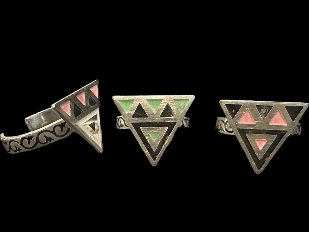 Colored triangle rings