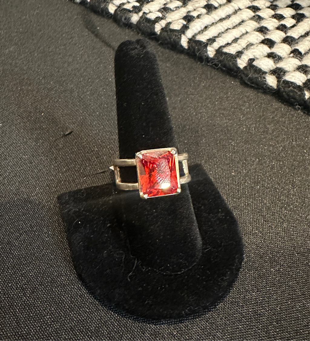 Red zirconia ring