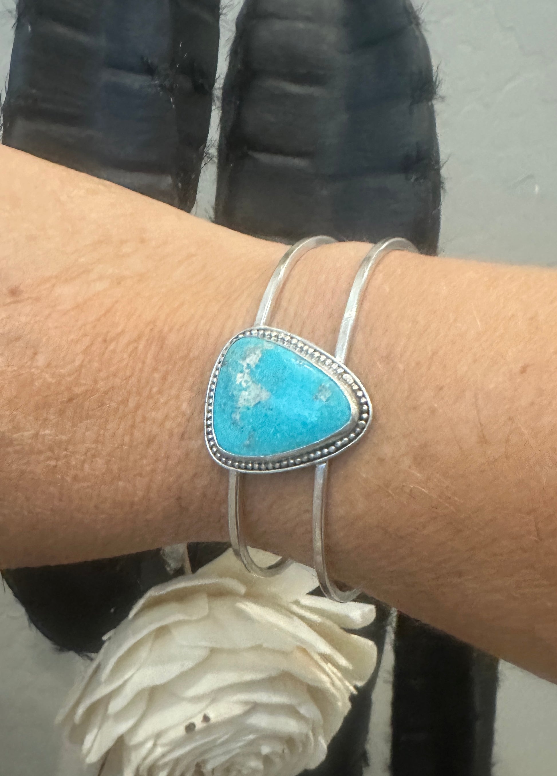 Elegant turquoise cuff bracelet
