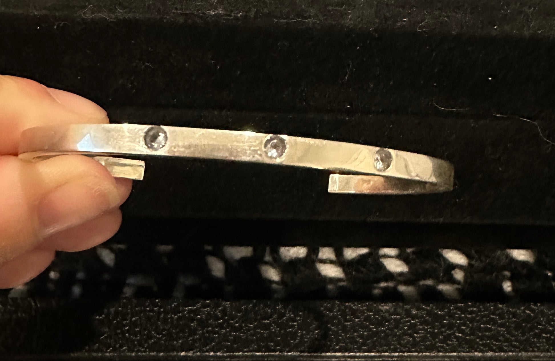 Cuff bracelet with aquamarine gemstones